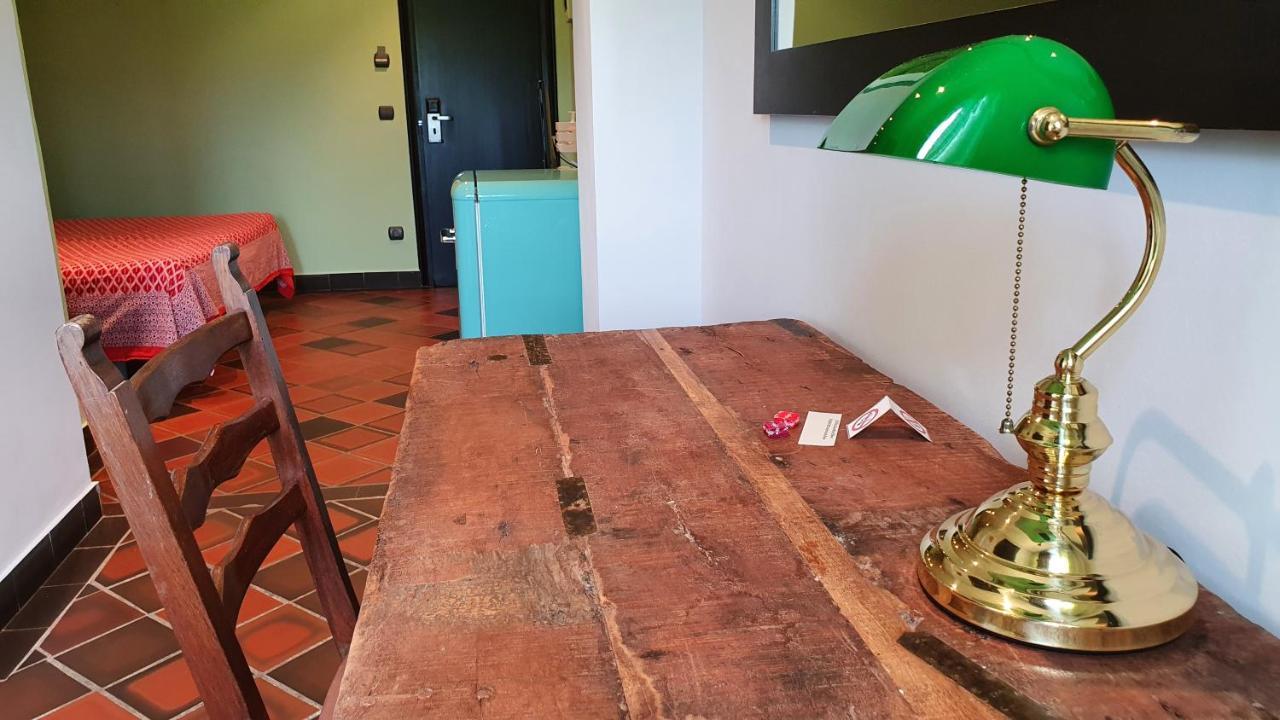 Hotel Restaurant El Bosc Banyeres del Penedes Eksteriør bilde