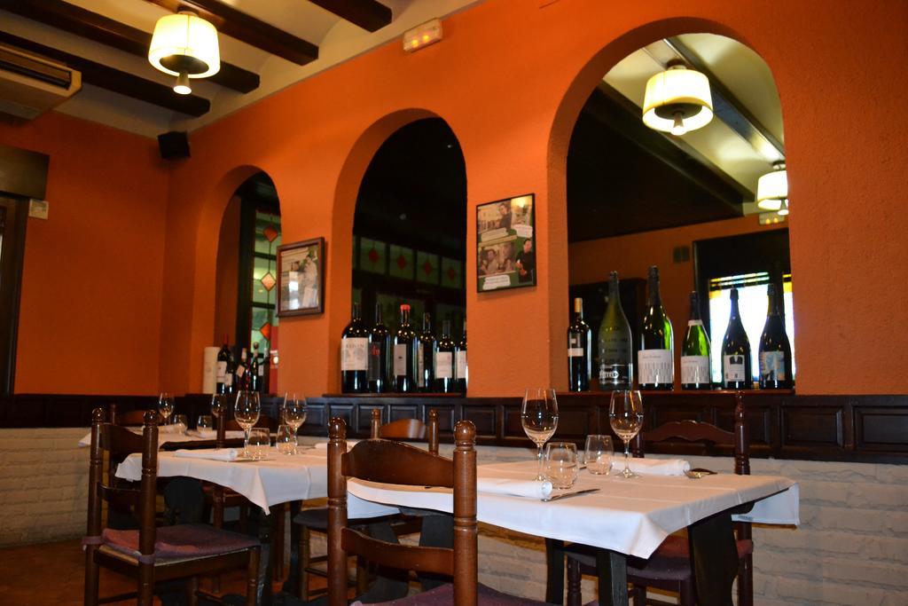 Hotel Restaurant El Bosc Banyeres del Penedes Rom bilde