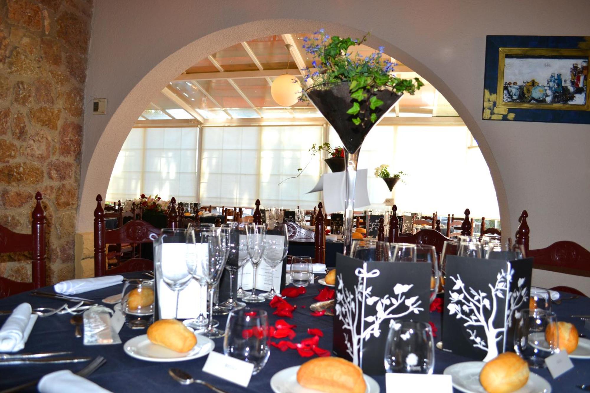 Hotel Restaurant El Bosc Banyeres del Penedes Rom bilde