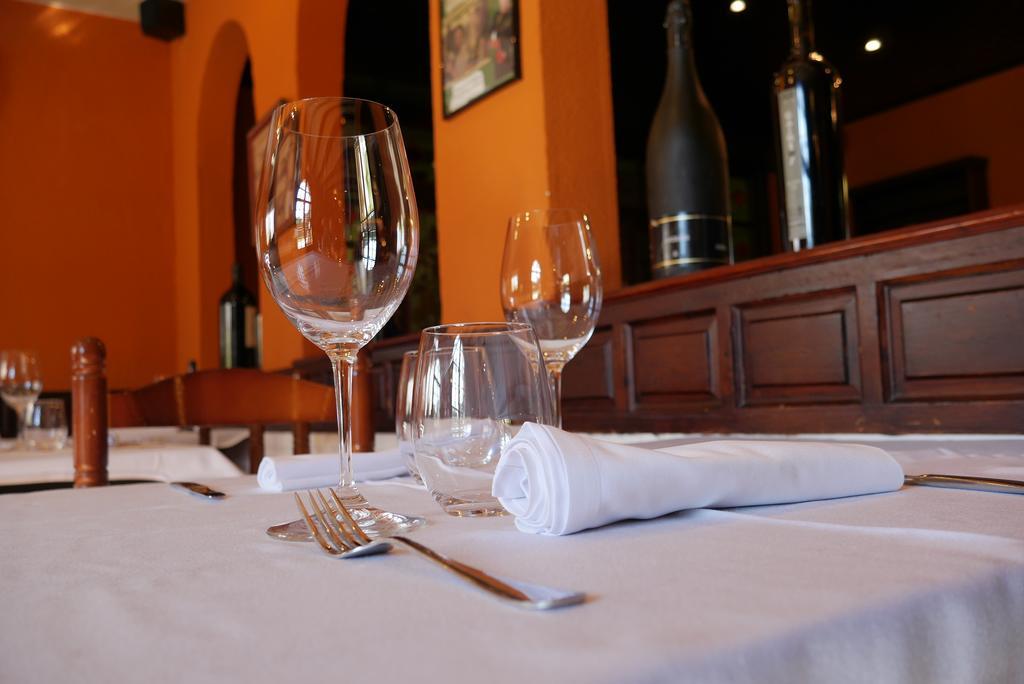 Hotel Restaurant El Bosc Banyeres del Penedes Eksteriør bilde